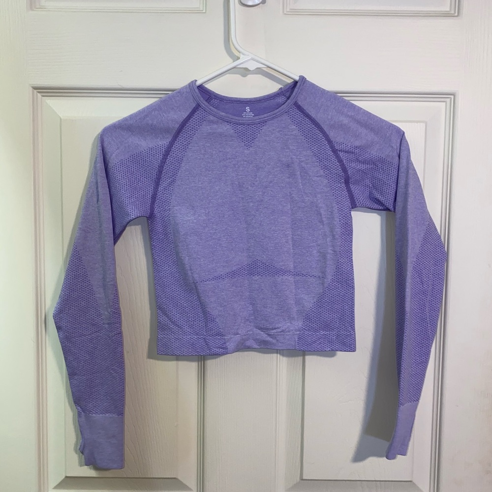 Athletic cropped long sleeve top